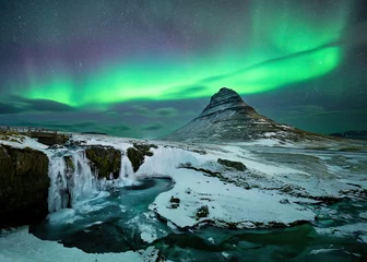Fototapete Kirkjufell Aurora borealis or northern lights over Kirkjufell Mountain in Iceland