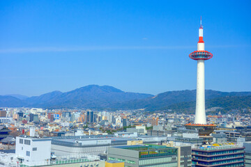 京都駅前　京都の街並み、京都タワーと比叡山