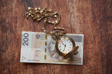 inflacja,polskie banknoty,zegarek kieszonkowy - obrazy, fototapety, plakaty