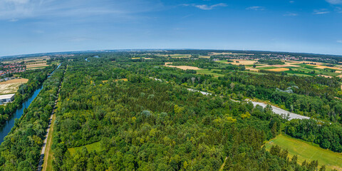 Blick ins schwäbische Lechtal nahe Meitingen in Bayern
