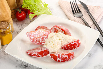 Salad with sliced tomato and stracciatella