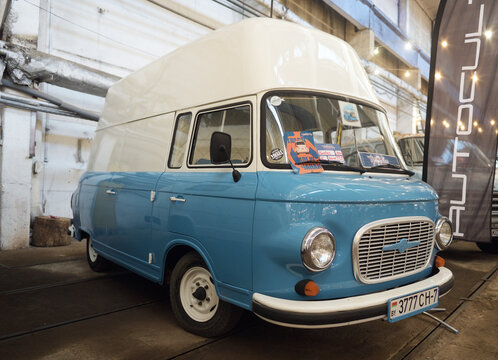 A 1990 Retro bus Barkas B1000 is parked at the exhibition.