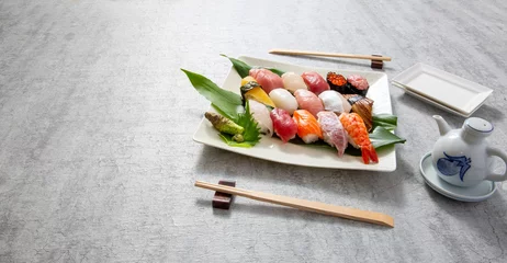 Foto op Plexiglas 寿司、和食の握りずし グレー背景で撮影 © kazoka303030