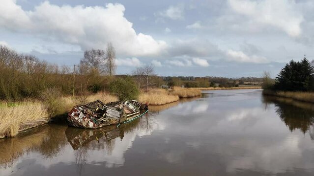 Footage of the wreck at Dutton Locks on the River Weaver.