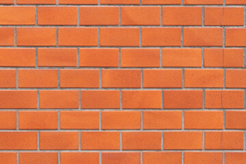 オレンジのレンガ調のタイルの壁