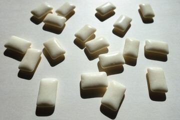 Numerous white rectangular pieces of chewing gum