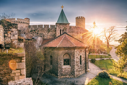 Fototapeta ancient stone towers and crosses of Belgrade's Kalemegdan fortress, a cherished site of Orthodox Christianity and a must-see destination in Serbia.