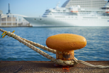 神戸港は、兵庫県神戸市にある港湾。