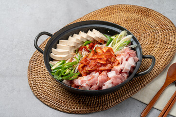 Korean food, pork belly, pork neck, oven, side dish, stew, kimchi, garlic, red pepper, green onion, mushroom, perilla leaf