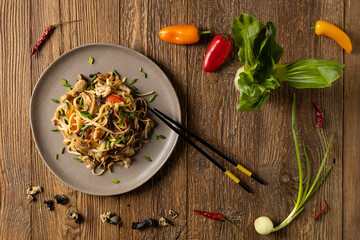Pasta with chicken in oyster sauce.