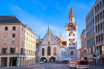Fototapeta na wymiar City of Munich Marienplatz square architecture view