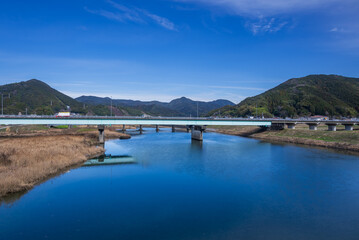 車窓からの風景 松田川にかかる橋