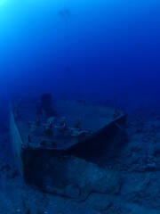 scuba divers exploring wrecks underwater wreck diving