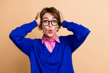 Photo portrait of attractive young woman touch head impressed reaction dressed stylish blue clothes...