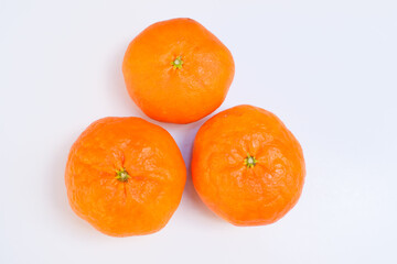 白背景で撮影した3個の甘平