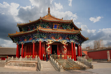 Edificio del Palacio de Shenyang China , Laoning. Asombroso el colorido e la arquitectura.