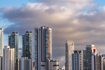 Obraz premium Cloudy evening over the skyline of Tatuape, São Paulo, Brazil.