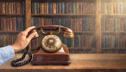 old telephone, relic to establish communications in the times of yesteryear