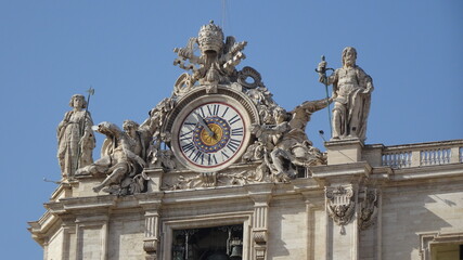 Orologio sulla cupola della basilica di San Pietro, Roma