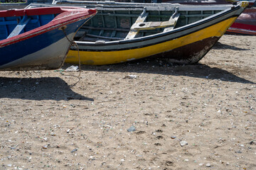 alte Fischerboote am Strand, alt und marode