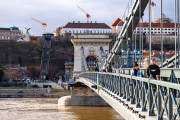 Selbstklebende Fototapete Kettenbrücke Buda castle and cable car located on the other side of Danube river in the city of Budapest, Hungary, photographed from Chain Bridge