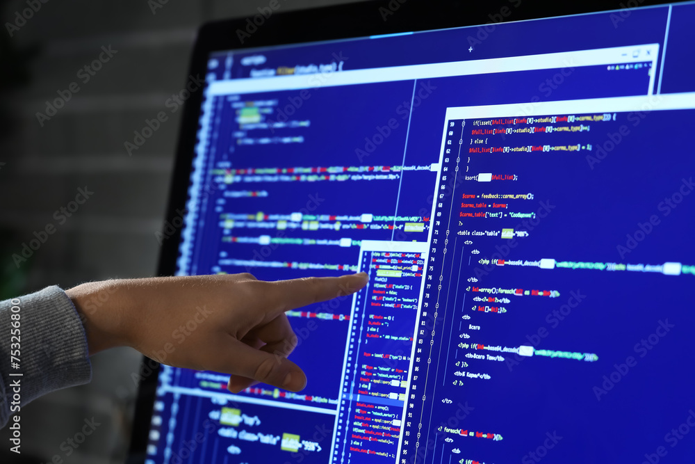 Aufkleber hacker pointing at computer screen in dark room, closeup