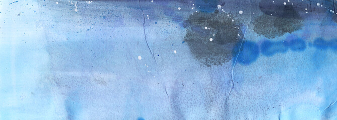 Fondo, banner abstracto de acuarela. Texturas reales de acuarela con salpicaduras en tonos azul oscuro, con espacio para texto o imagen	