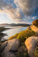 Blick vom Torre di Porto Giunco zum Spiaggia di Porto Giunco, Sardinien, Italien