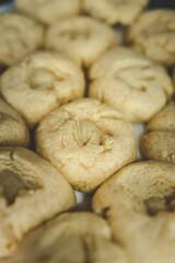 Idea for an activity with your child: homemade cookies with dinosaur footprints