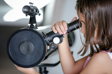 A Infância Astronômica explorando o Universo com um Telescópio.