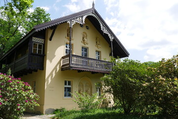 Fototapeta na wymiar Kavalierhaus im Kromlauer Park