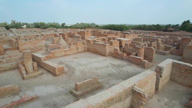 Ruins of Mohenjo Daro: Echoes of an Ancient Urban Legacy