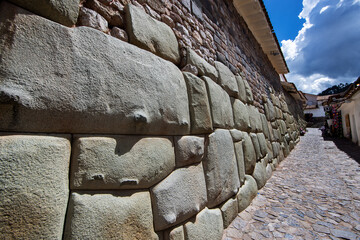 Inca stone walls in Cusco, Peru, a remarkable example of Inca architecture and craftsmanship - obrazy, fototapety, plakaty