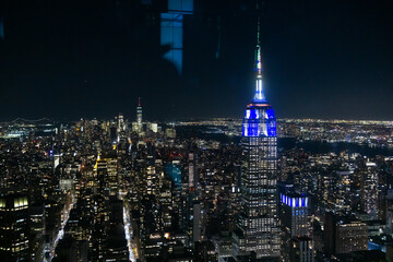 Obraz premium New York City streets, architecture and people at night