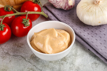 Yellow cream grill sauce for burger