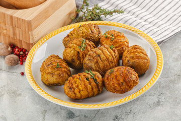 Baked baby potato with thyme