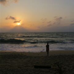 Naklejka premium Yoga at sunrise on the beach on the island