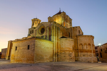 Collegiate church of Santa Maria la Mayor in Toro from the 12th century. Zamora, Castile and Leon, Spain. - obrazy, fototapety, plakaty