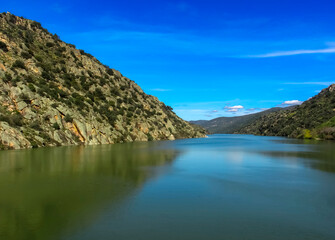 Fototapeta na wymiar View of the Douro River in the Arribes del Duero, bordering Portugal.