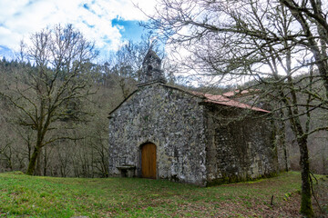 Fototapeta na wymiar Pego de Parada Chapel from the 16th-18th centuries. Cerdedo, Galicia, Spain.