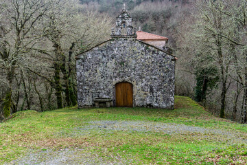 Pego de Parada Chapel from the 16th-18th centuries. Cerdedo, Galicia, Spain. - obrazy, fototapety, plakaty