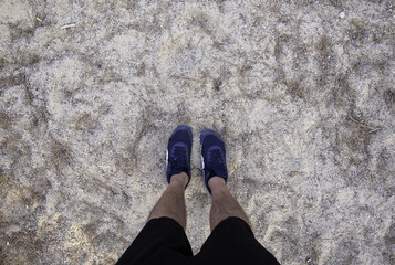 Man's feet in the sand - 753483601