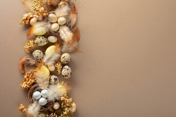 Obraz premium Easter composition with quail eggs, feathers, and dried flowers.
