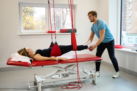Physiotherapist uses an effective redcord in his work