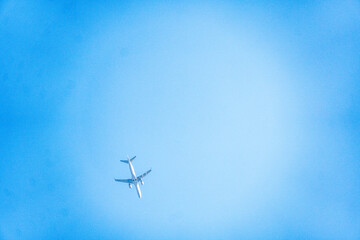 Samolot na niebie - obrazy, fototapety, plakaty