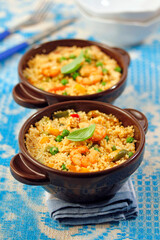 Couscous with prawns and curry.