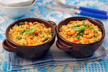 Couscous with prawns and curry.