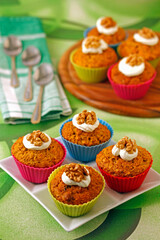 Cupcakes of carrots and walnuts.