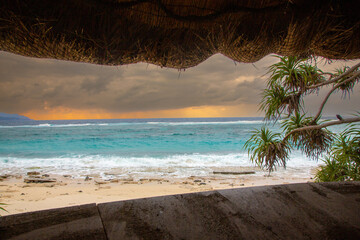 奄美, 春(3月)に“寒の戻り”の冬の海,