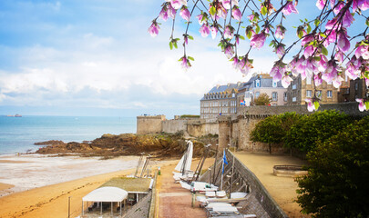 Saint-Malo old city over atlantic coast at spring , Brittany, France - obrazy, fototapety, plakaty